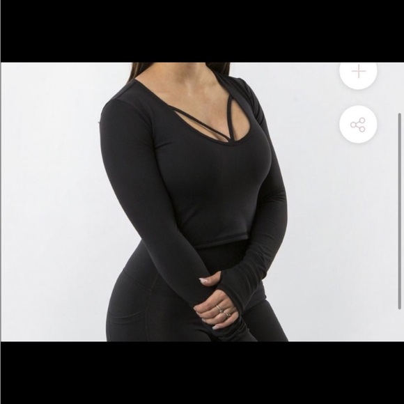 Buffbunny Cross my heart crop tank - Picture 3 of 3